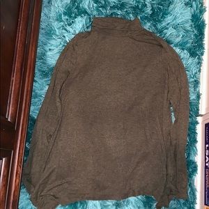 Low Turtle Neck Long Sleeve Shirt